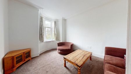 3 bedroom flat to rent - Photo 2
