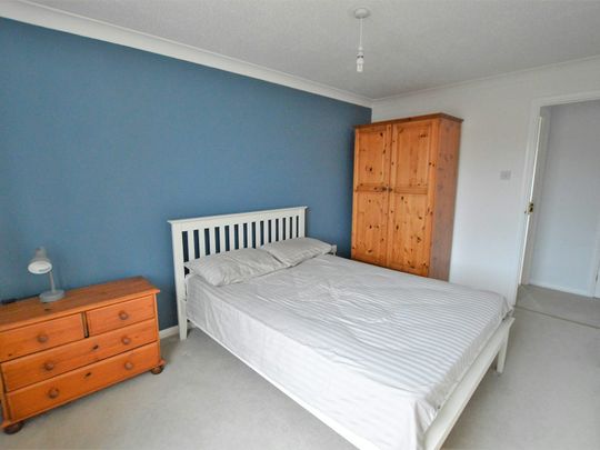 Clover Gardens, Stamford, PE9 - Photo 1