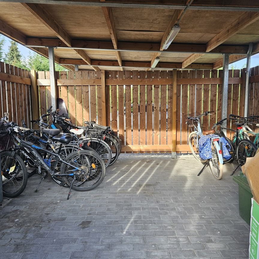 Gelijkvloers appartement met 1 slaapkamer, terras en parking - Foto 1