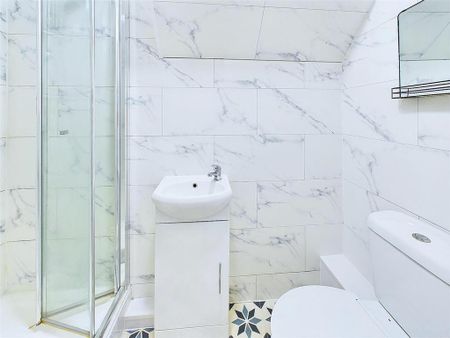 1 bedroom in a house share to rent - Photo 5