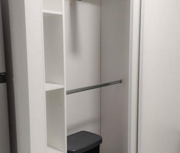 LA LONDE LES MAURES STUDIO LOCATION MEUBLEE A L'ANNEE - Photo 2