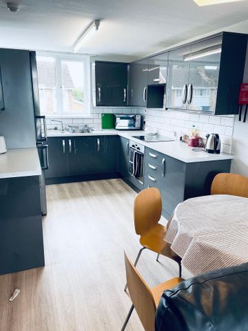 6 bedroom house to rent - Photo 2