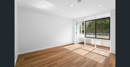 Stylishly renovated 2 bedroom apartment. - Photo 5