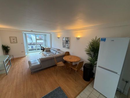 2 bedroom flat to rent - Photo 2