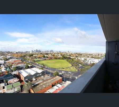 7 Lakeside Crescent, Maribyrnong, Vic 3032 - Photo 2