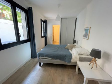 Appartement 3 pièces 61m2 MARSEILLE 1ER 1 200 euros - Photo 3