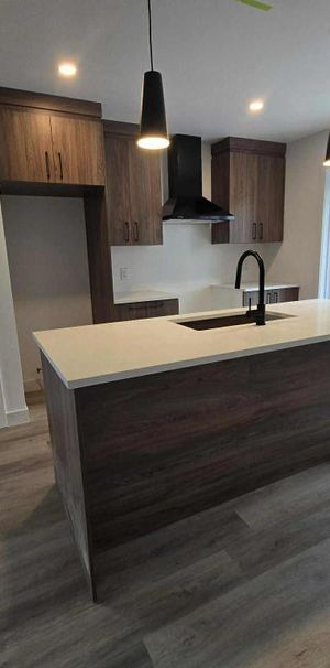 41/2 Duplex- avec vue sur le lac Magog - Photo 1