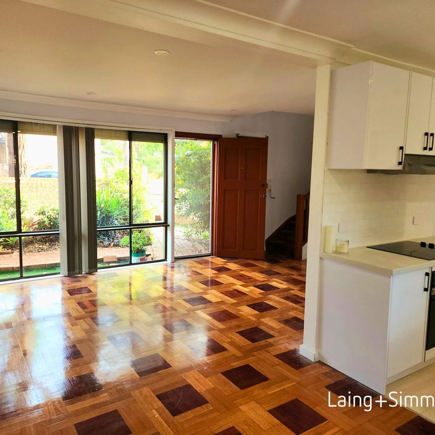 Modern street facing townhouse close to amenities - Photo 1