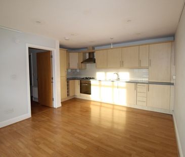 2 bedroom Flat To Let - Photo 4