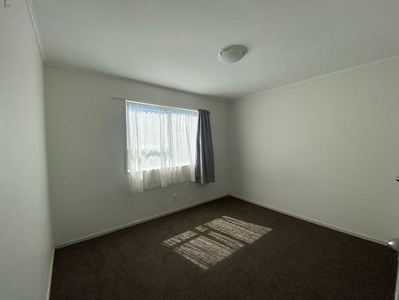 Charming 2BR Home in Normandale! - Photo 3