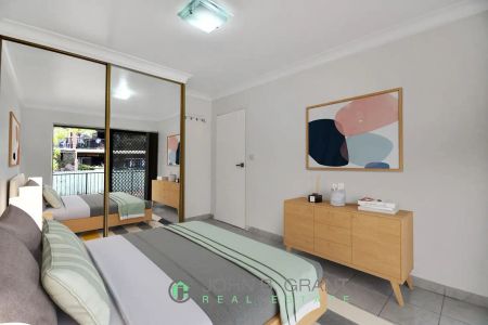 “SPACIOUS FIRST FLOOR APARTMENT!” - Photo 4