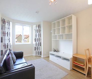 2 bed Flat to rent - Photo 2