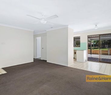 MODERN 3 BEDROOM HOME WITH DOUBLE GARAGE - Photo 6