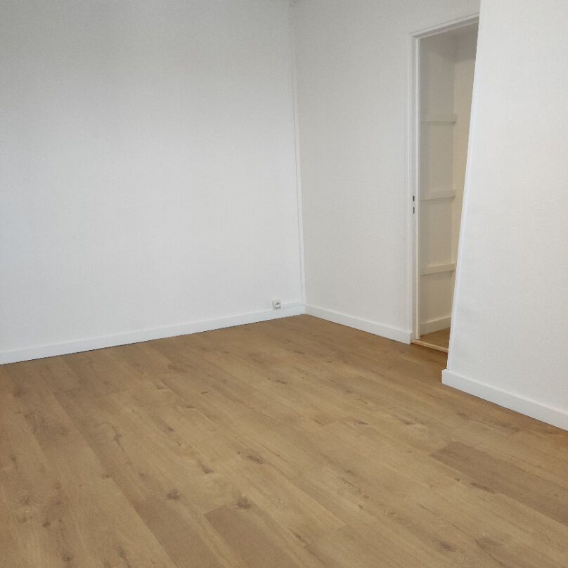 Location Appartement 2 pièces 39m² BARENTIN 76360 - Photo 1