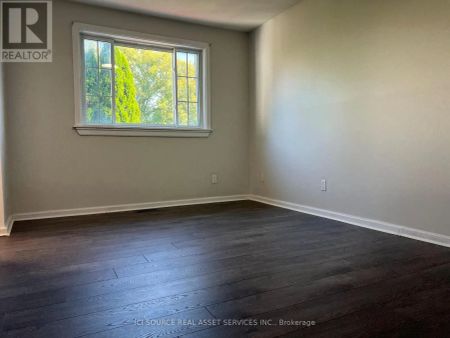 45 HUNTSMAN CRESCENT - Photo 2