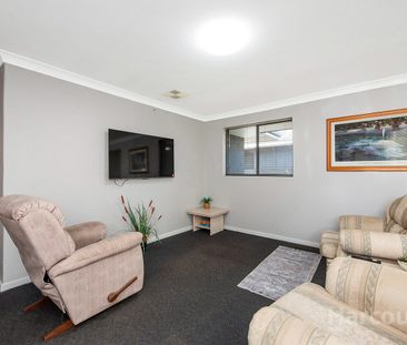 Neat & Cosy Room! - Photo 2