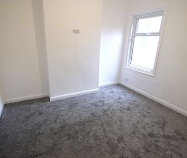 To Let 3 Bed Apartment - Photo 3