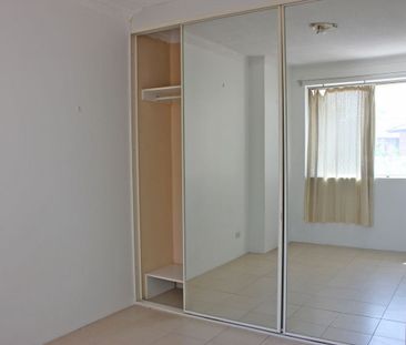 2 Bedroom Townhouse with Carspace - Photo 2