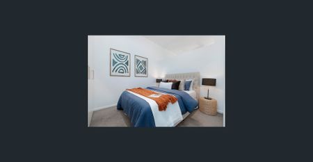 Sleek Designer Apartment - Photo 3