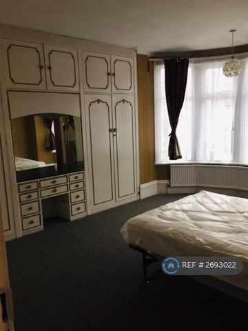 5 bedroom semi-detached house to rent - Photo 5