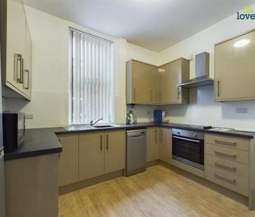4 bedroom Town house To Let - Photo 1