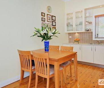 Family Home - Photo 4