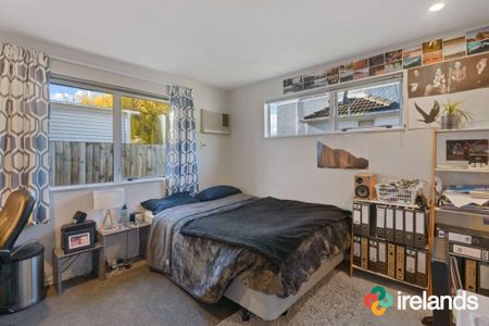 Bright Sunny Four Bedroom Student House - Photo 5