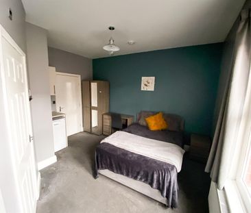 Room 5, 5 Royal Avenue - Photo 2