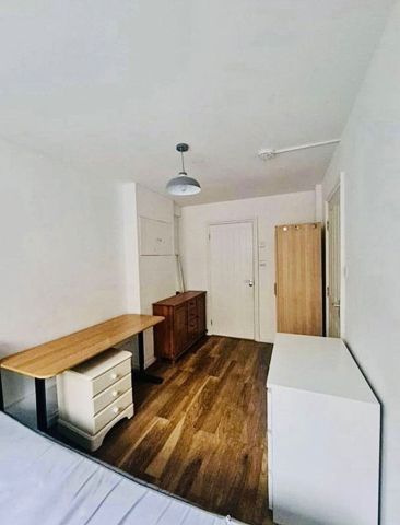 Room in a Shared House, Ashton Street, E14 - Photo 4
