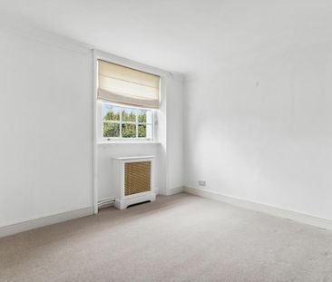 3 bedroom flat in South Kensington - Photo 1