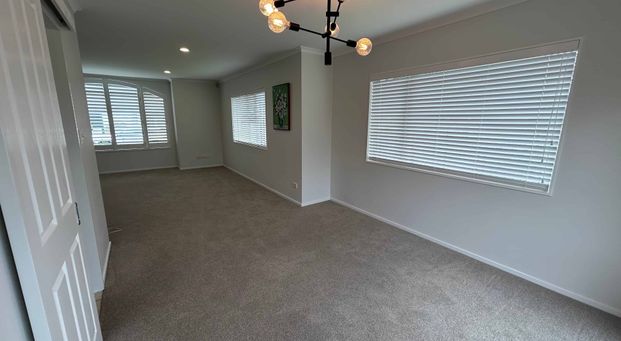 Spacious and Immaculate 4 Bedroom home In Prime Location - Photo 1