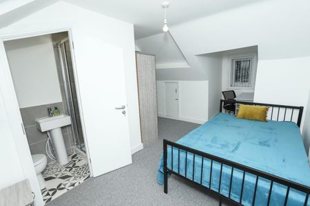 5 bedroom House To Let Total Size: 1292 SQ FT - Photo 2