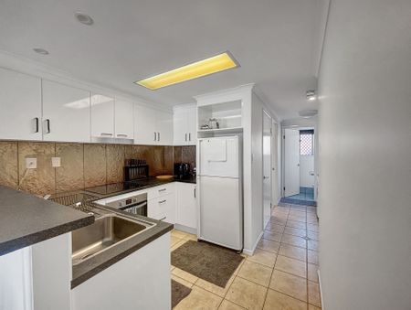 Waterfront Living on the Maroochy River&excl; - Photo 4