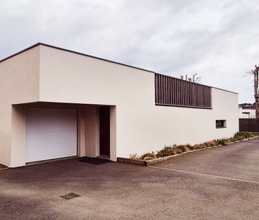 House - Photo 2