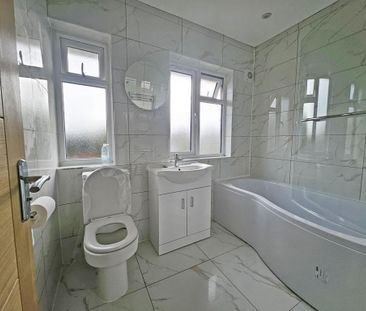 3 bedroom end of terrace house to rent - Photo 4