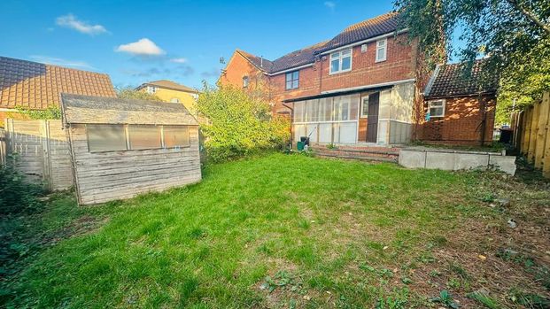 4 bedroom semi-detached house to rent - Photo 1