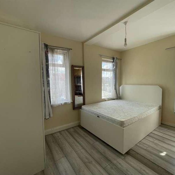 North Road, Southall, UB1 - Photo 1