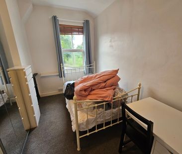 4 Bed Student Accommodation - Photo 4