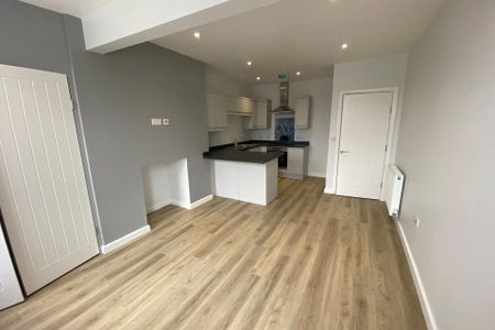 Flat 2 1 Chantrey Road, S8 - Photo 3