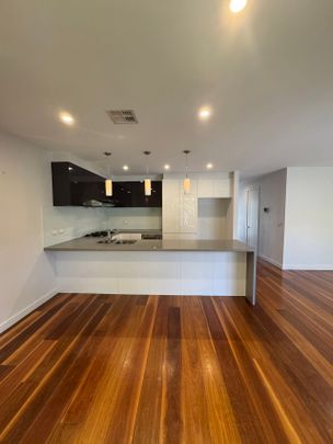 Stylish 3-Bedroom Townhouse in Prime Box Hill Location! - Photo 1