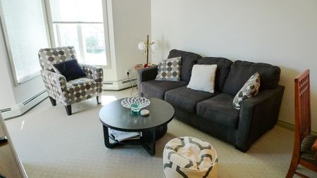 1 Bed Top Floor Condo For Rent In Royal Oak - Photo 3