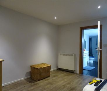 Instapklare rijwoning met 3 slaapkamers, grote tuin en garage in Ru... - Foto 1