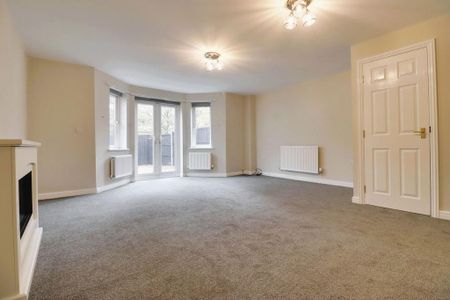 4 bedroom semi-detached house to rent - Photo 2