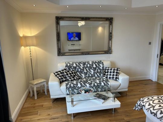 5 bedroom apartment to rent - Photo 1