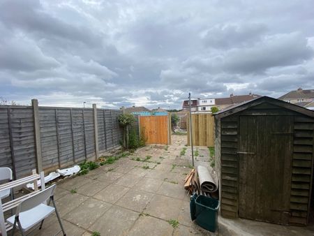 Room in a Shared House, Filton Avenue, BS34 - Photo 3