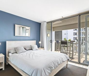 Balcony with Stunning Coastal Views - Photo 3