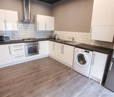 4 bedroom semi-detached house to rent - Photo 6