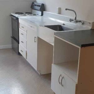 Self contained studio unit on Alma Road - Photo 2