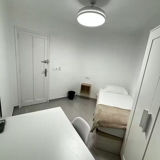 Calle Juan XXIII, Manises, Valencian Community 46940 - Photo 1