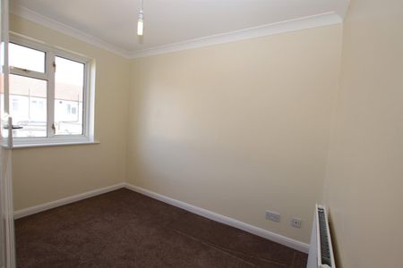 2 bedroom Terraced House to let - Photo 4